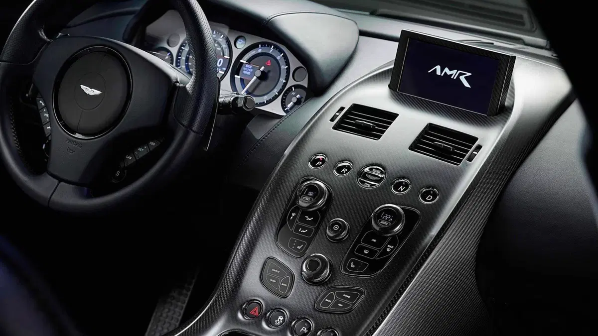Aston Martin Rapide AMR, la serie limitata da 600 CV (5)
