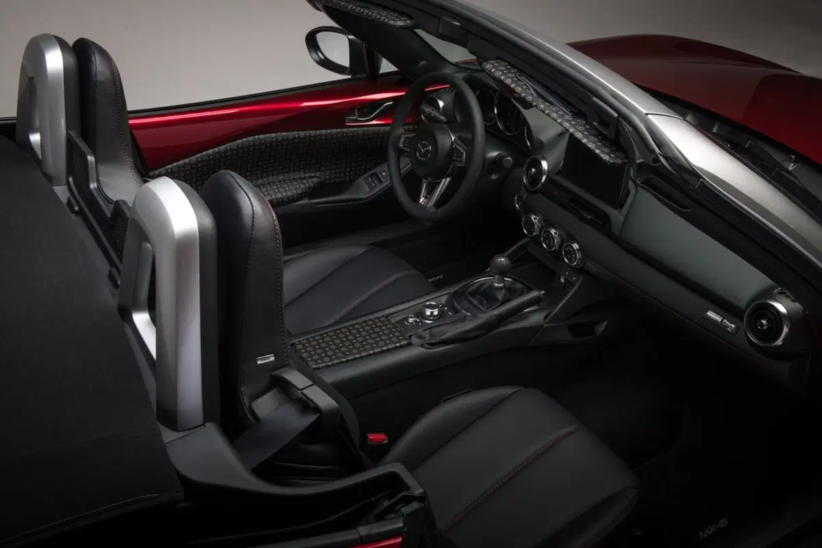 Mazda MX-5 Limited Edition Pollini Heritage (3)