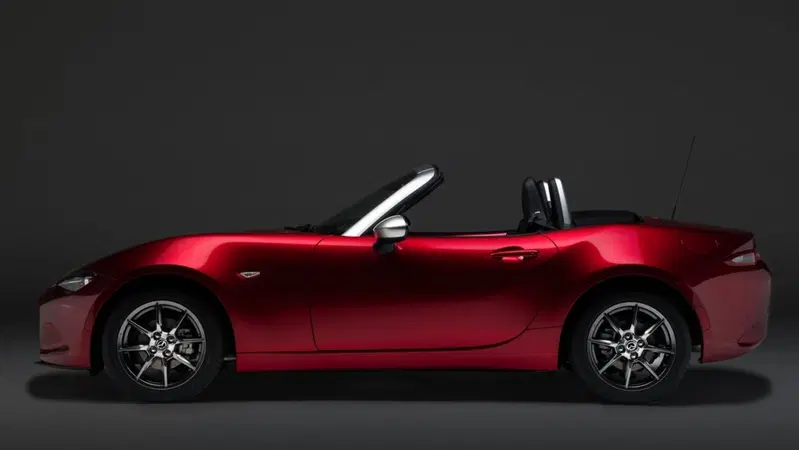 Mazda MX-5 Pollini Heritage: presentata a Milano, in vendita solo online