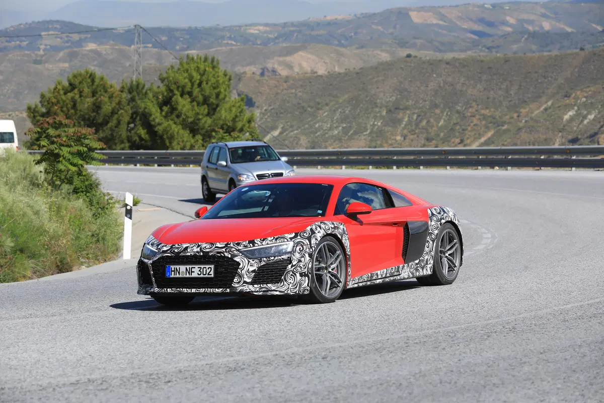 Audi R8 restyling, le foto spia