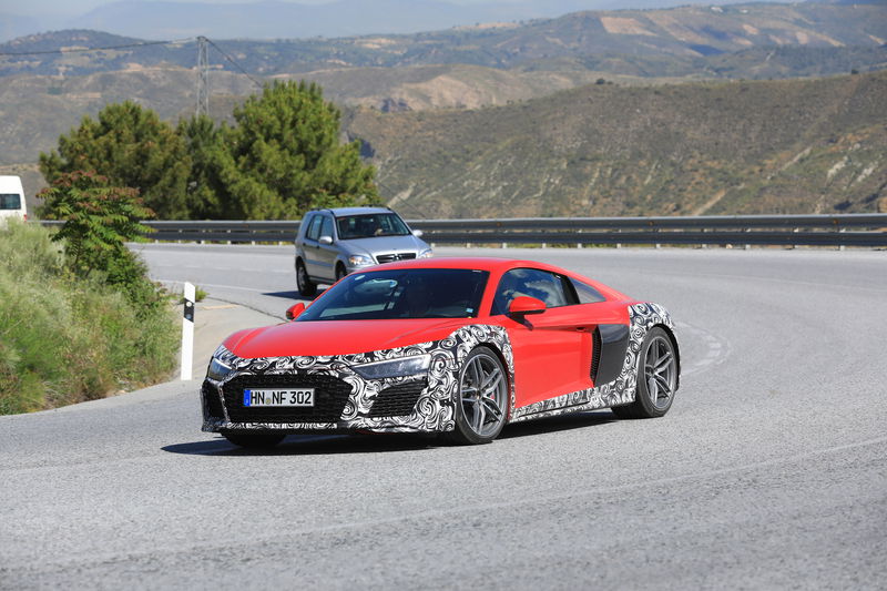 Audi R8 restyling, le foto spia