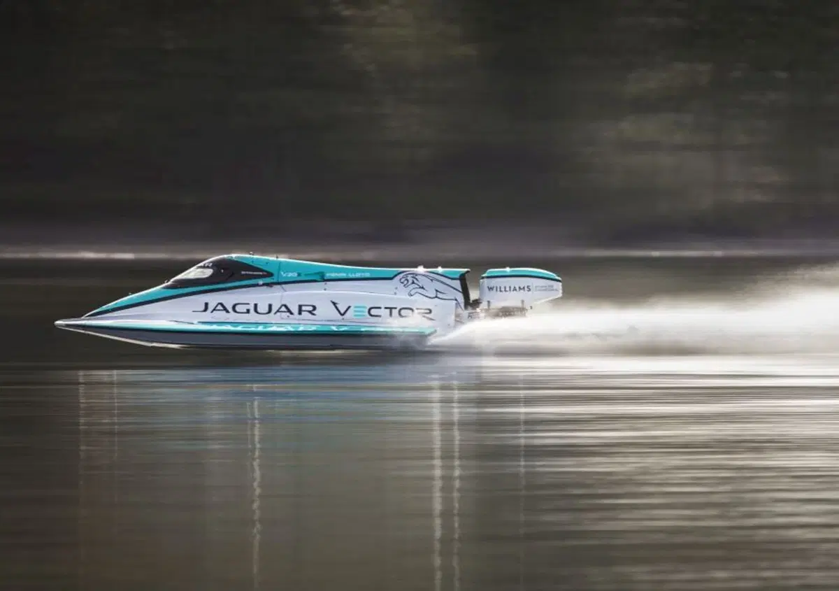 Jaguar: record del mondo di velocit&agrave; per barche elettriche [Video]