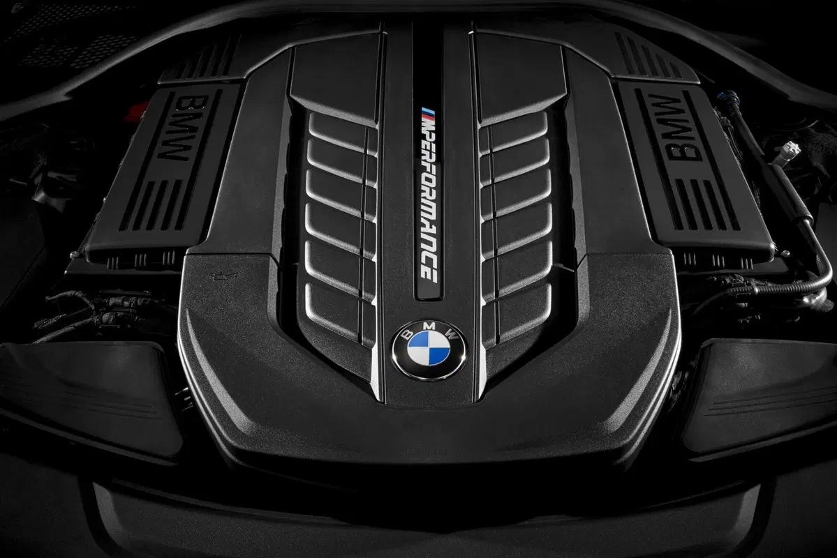 BMW M760i xDrive: per manager veloci (11)