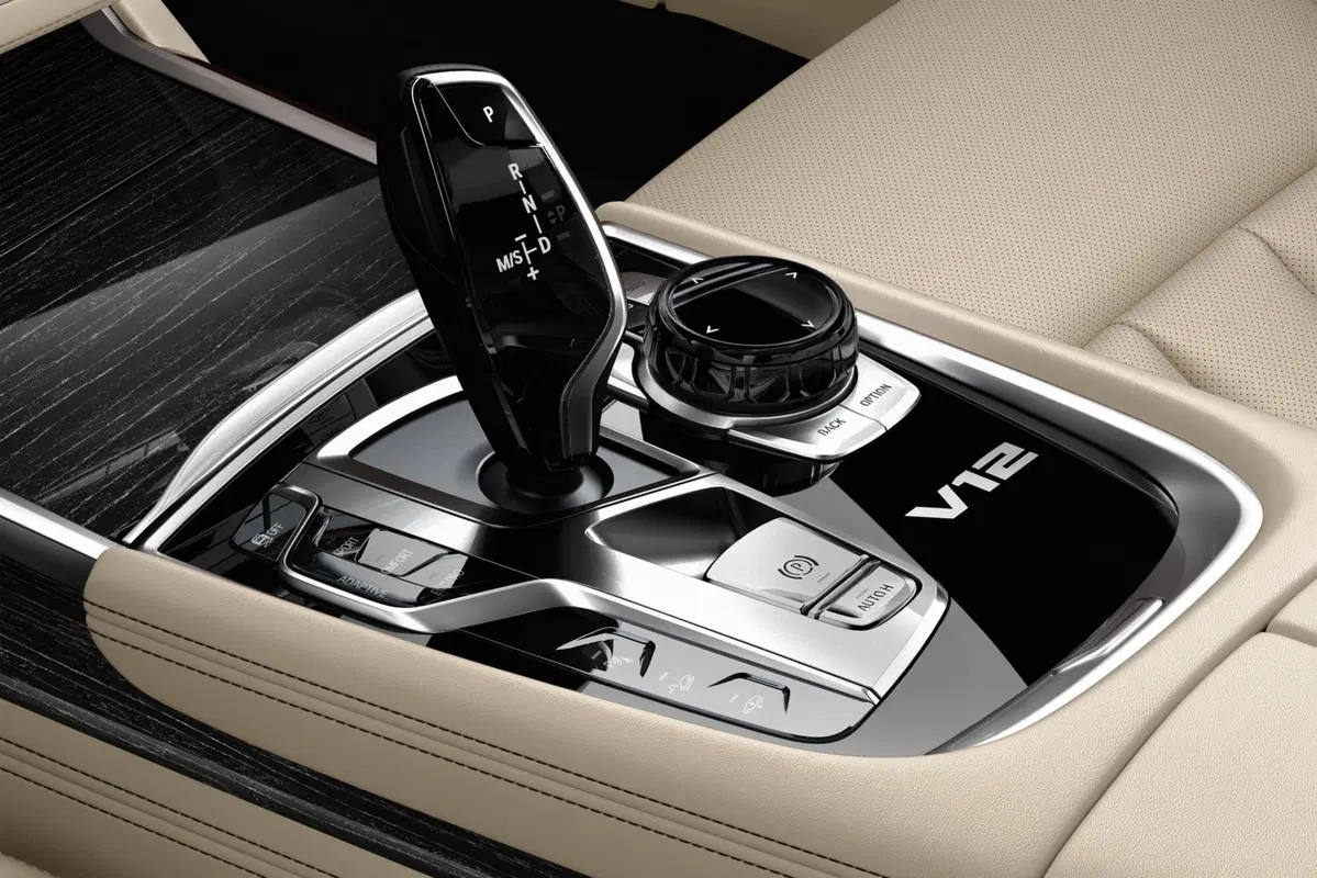 BMW M760i xDrive: per manager veloci (9)