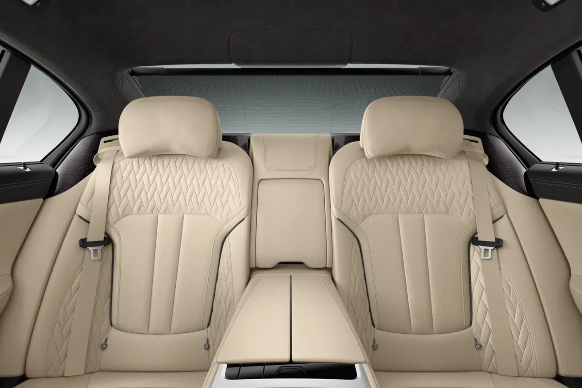 BMW M760i xDrive: per manager veloci (7)