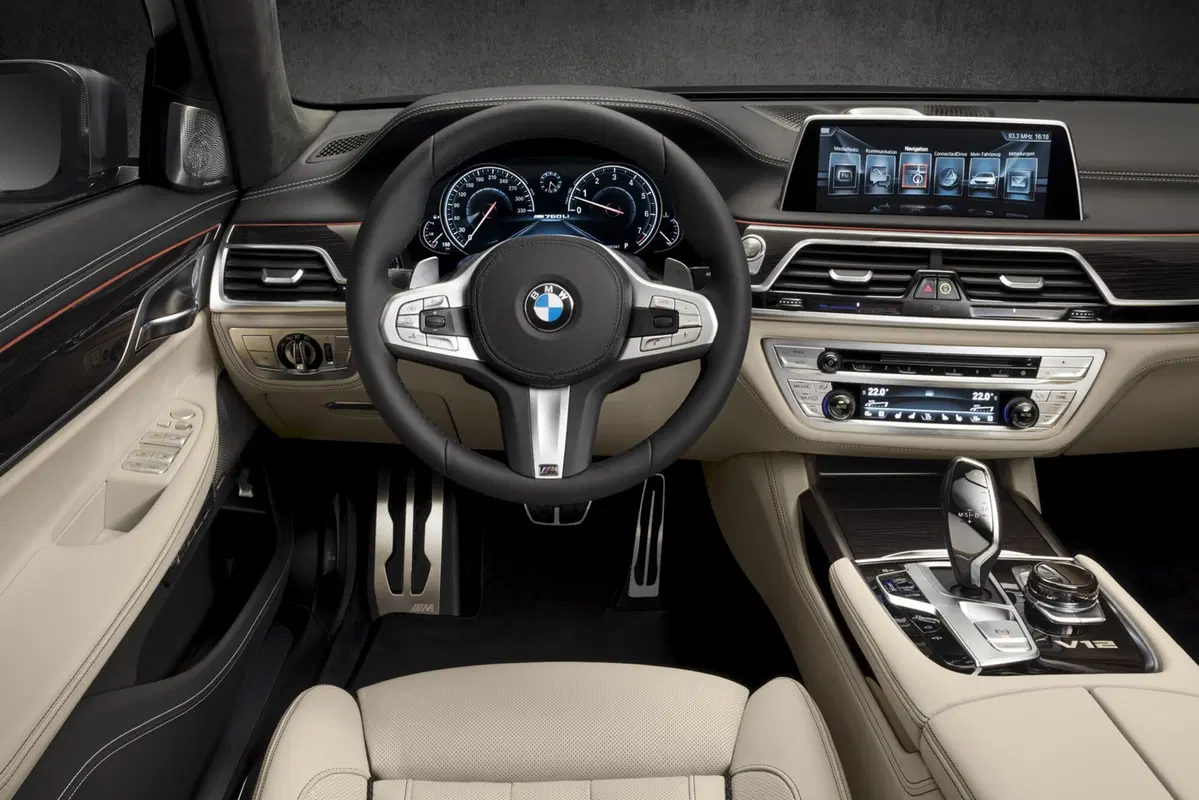 BMW M760i xDrive: per manager veloci (6)