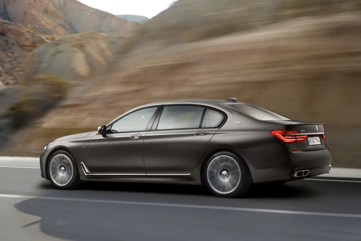 BMW M760i xDrive: per manager veloci (2)