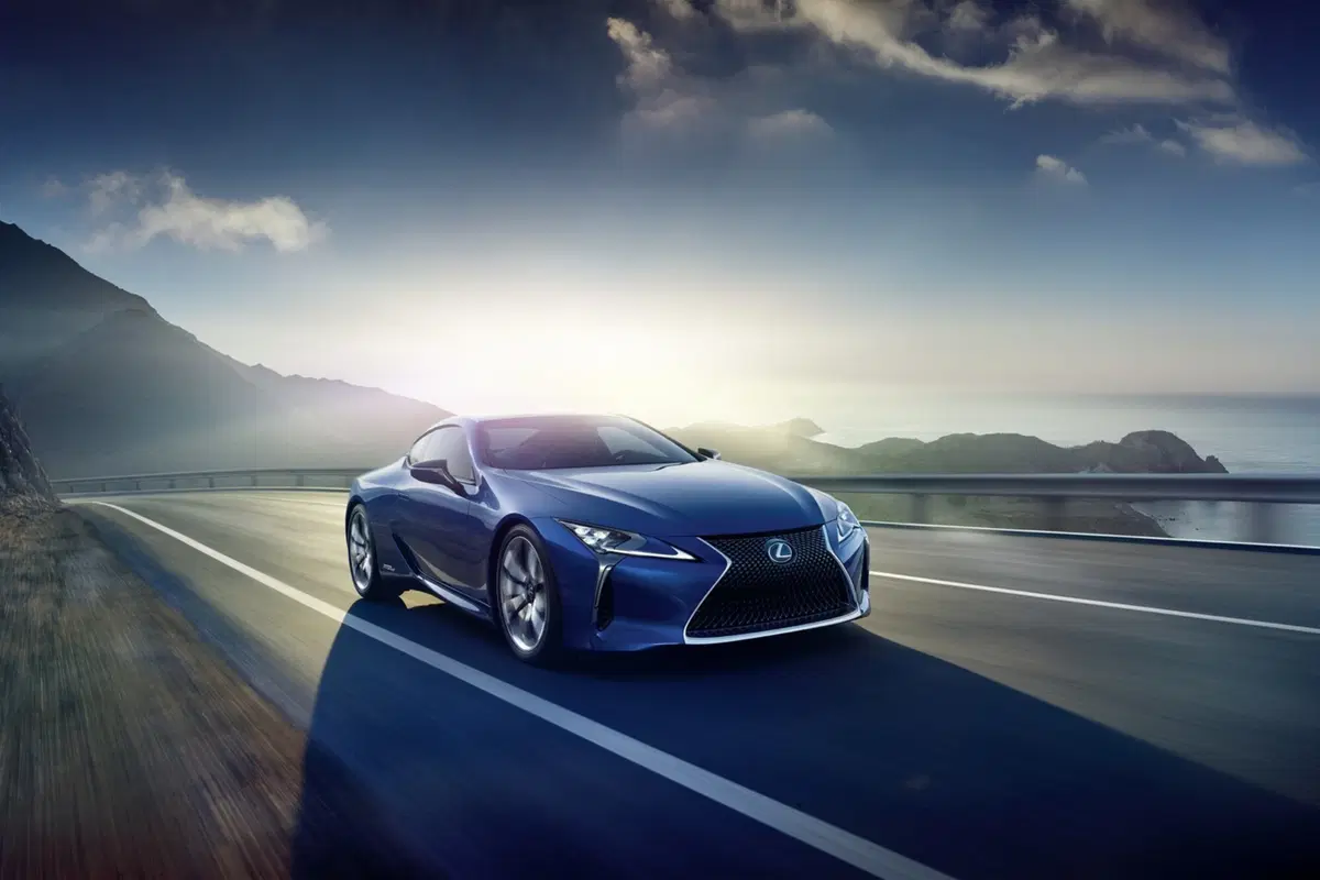 Lexus LC 500h, la coupé ibrida verso Ginevra
