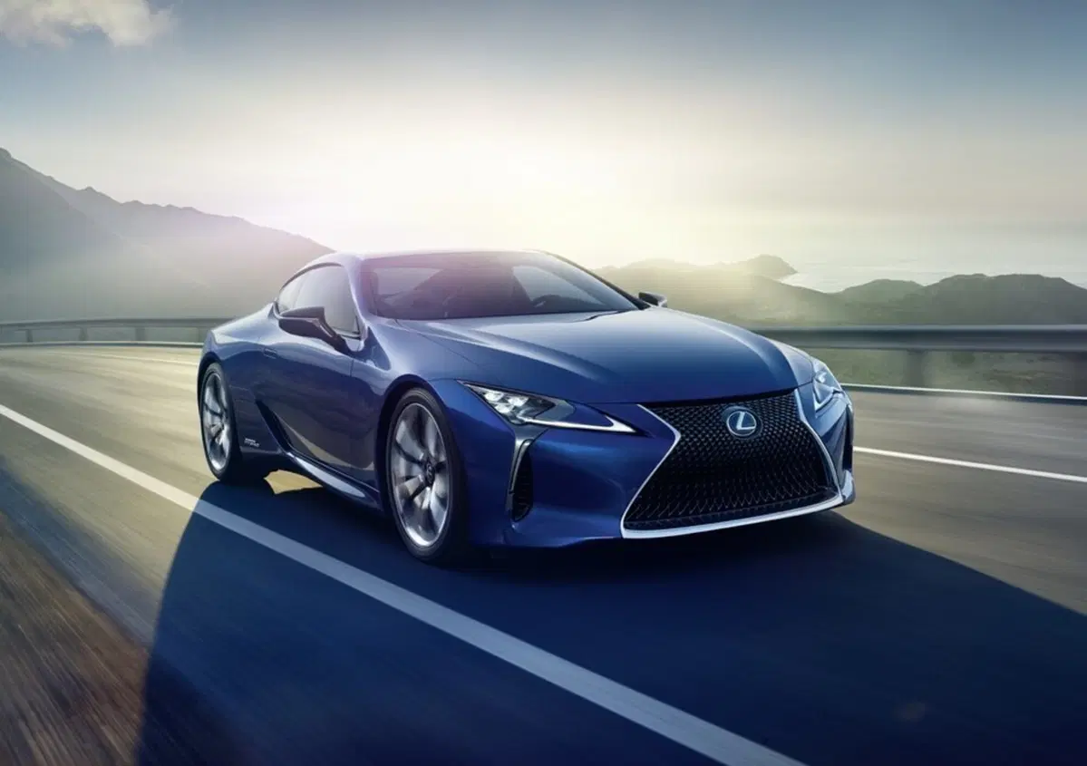 Lexus LC 500h, la coup&eacute; ibrida verso Ginevra
