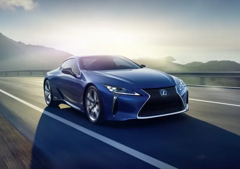 Lexus LC 500h, la coup&eacute; ibrida verso Ginevra