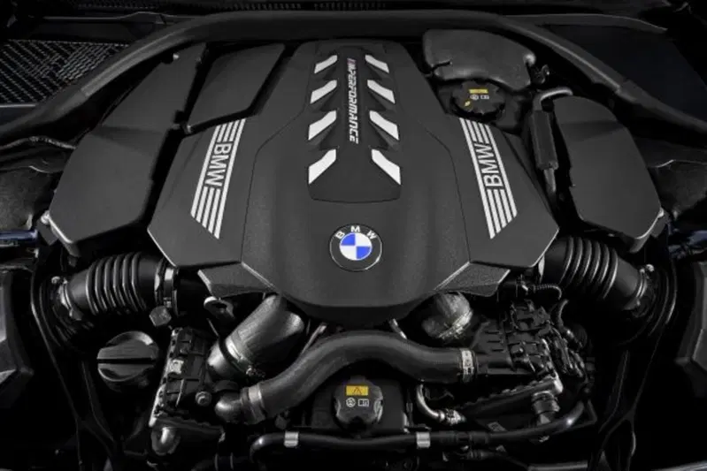 Il V8 benzina