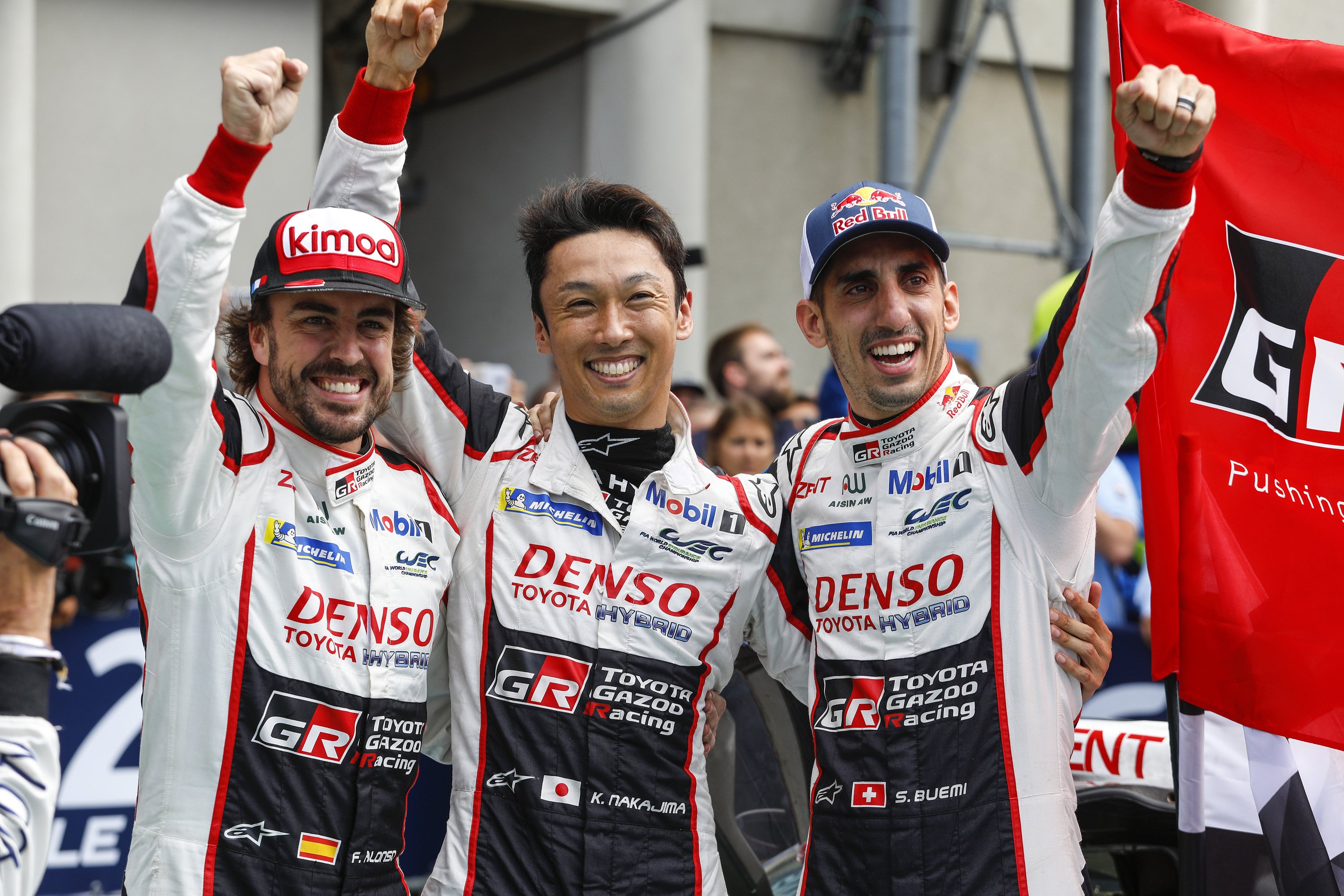 24 Ore di Le Mans, Doppietta Toyota: Alonso Nakajima e Buemi nella storia [video]