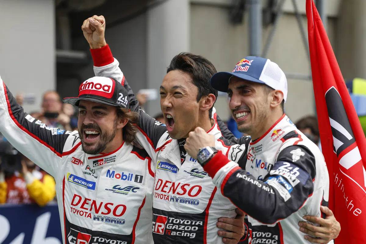 24 Ore di Le Mans, Doppietta Toyota: Alonso Nakajima e Buemi nella storia [video] (6)