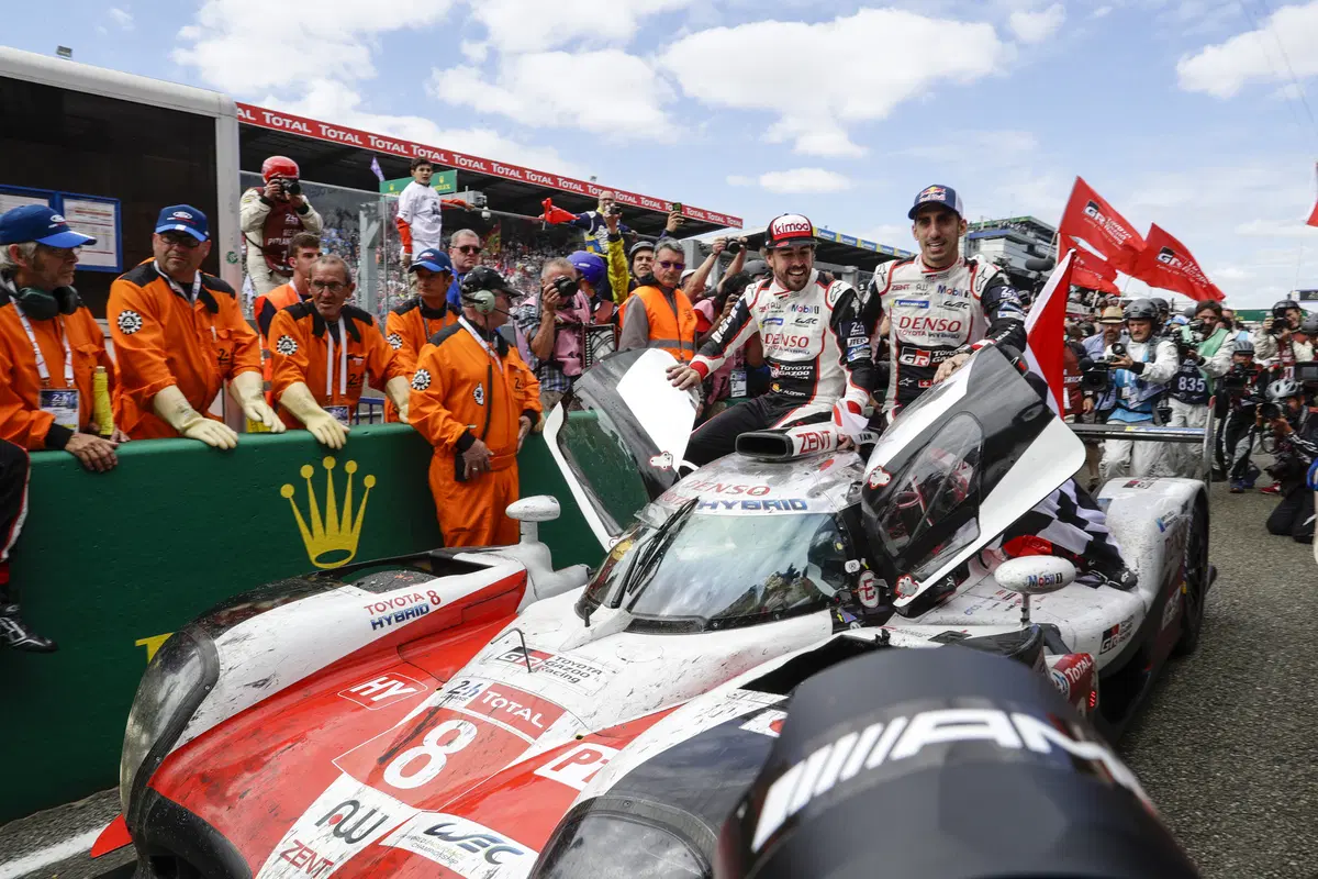 24 Ore di Le Mans, Doppietta Toyota: Alonso Nakajima e Buemi nella storia [video] (7)