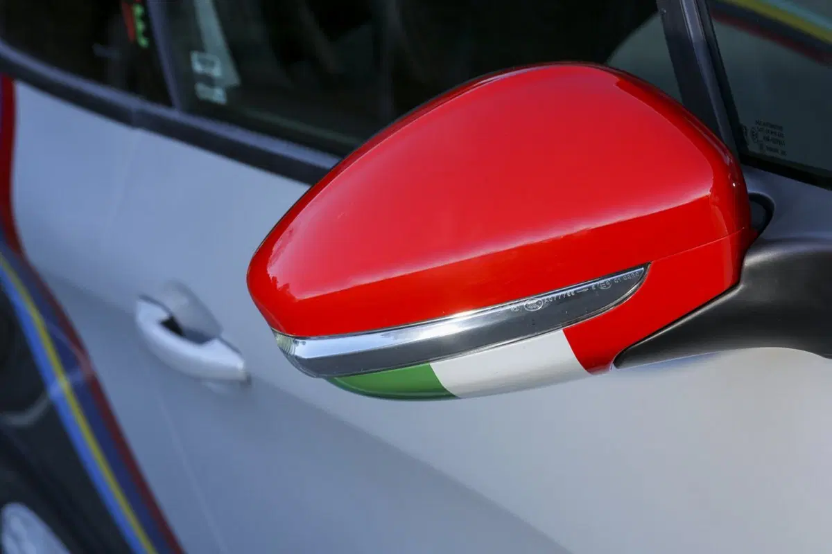 Peugeot 208 GTi/NOVE, 208 da record (11)
