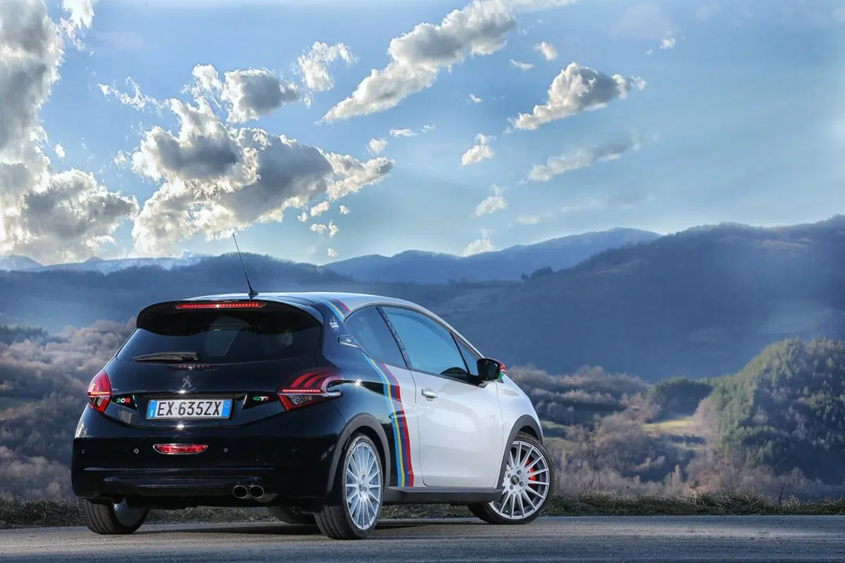Peugeot 208 GTi/NOVE, 208 da record (9)