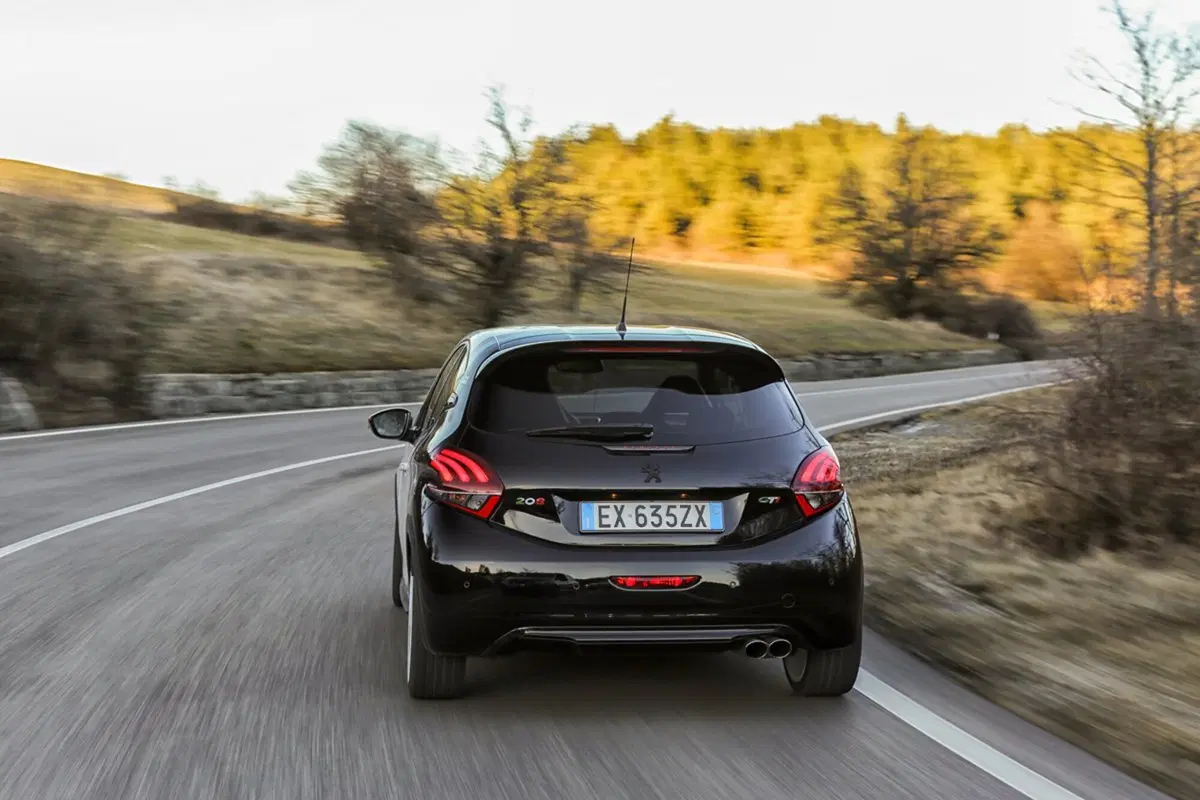 Peugeot 208 GTi/NOVE, 208 da record (12)