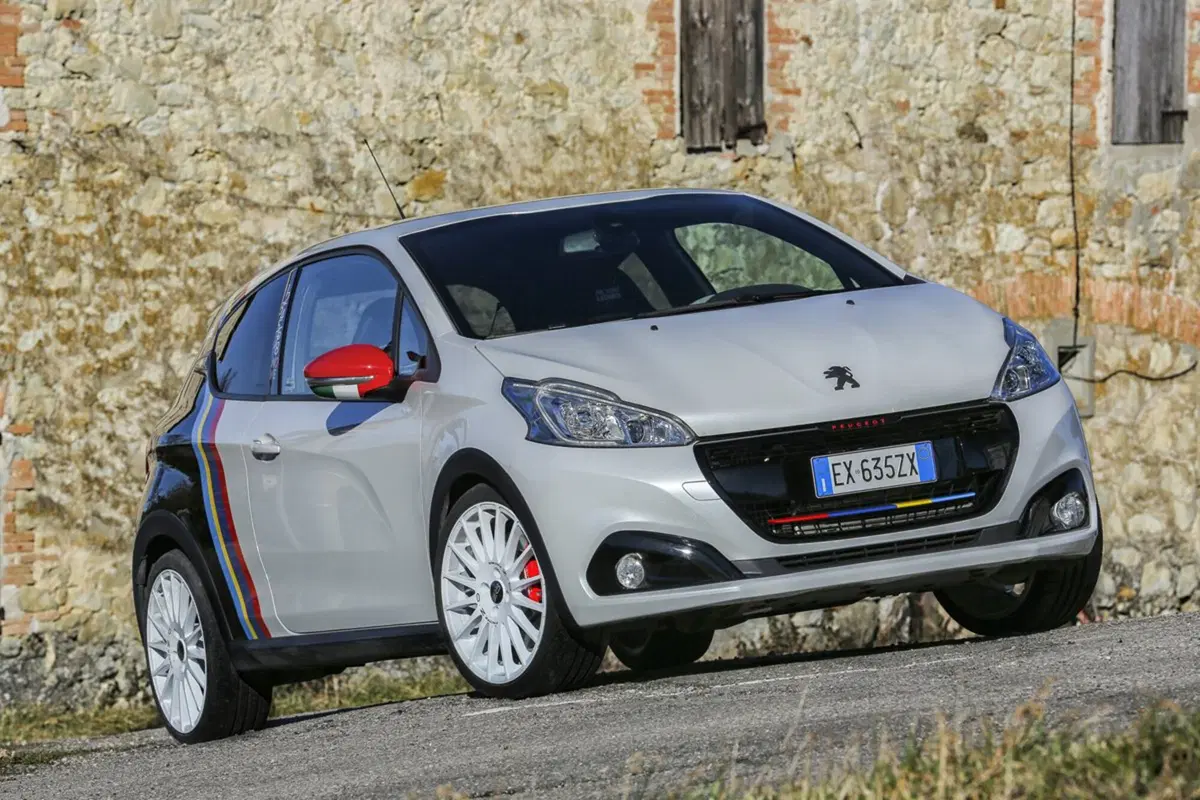 Peugeot 208 GTi/NOVE, 208 da record (7)