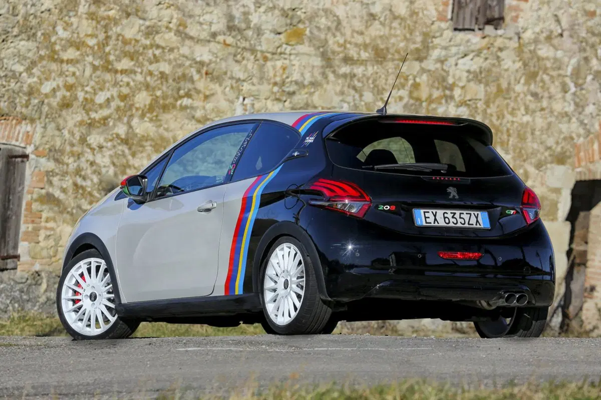 Peugeot 208 GTi/NOVE, 208 da record (8)