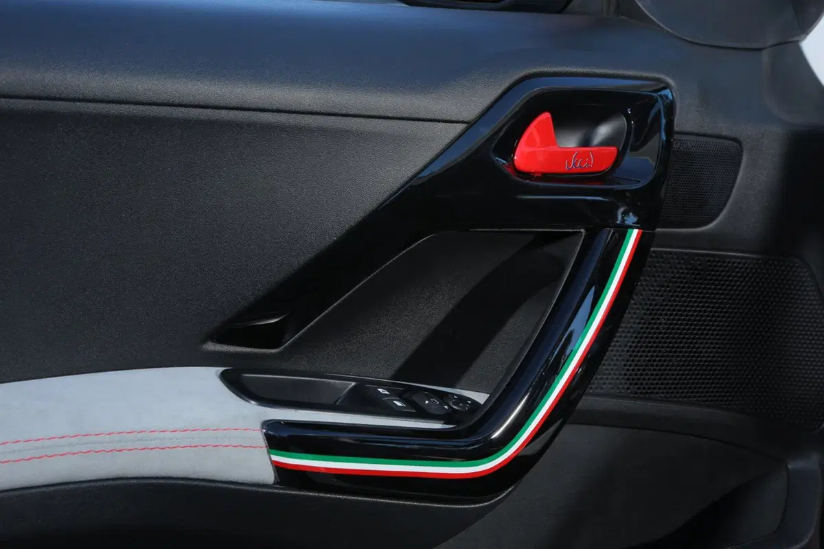 Peugeot 208 GTi/NOVE, 208 da record (16)