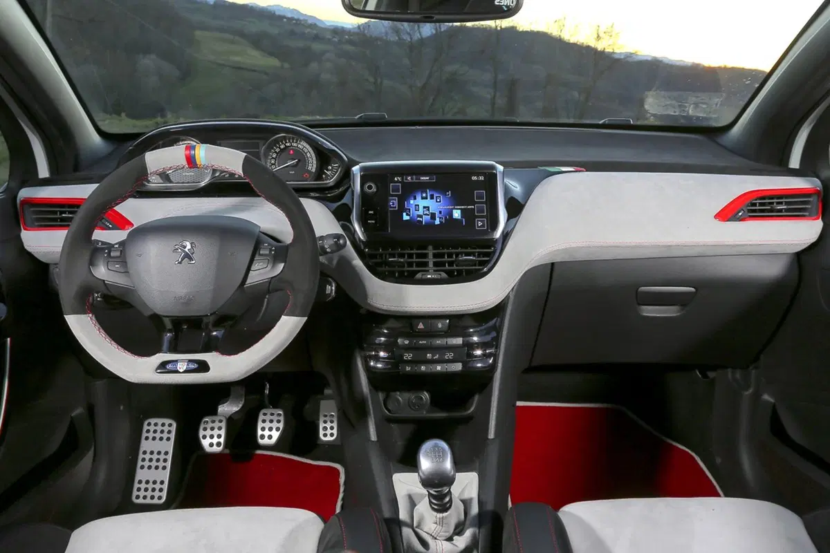 Peugeot 208 GTi/NOVE, 208 da record (17)