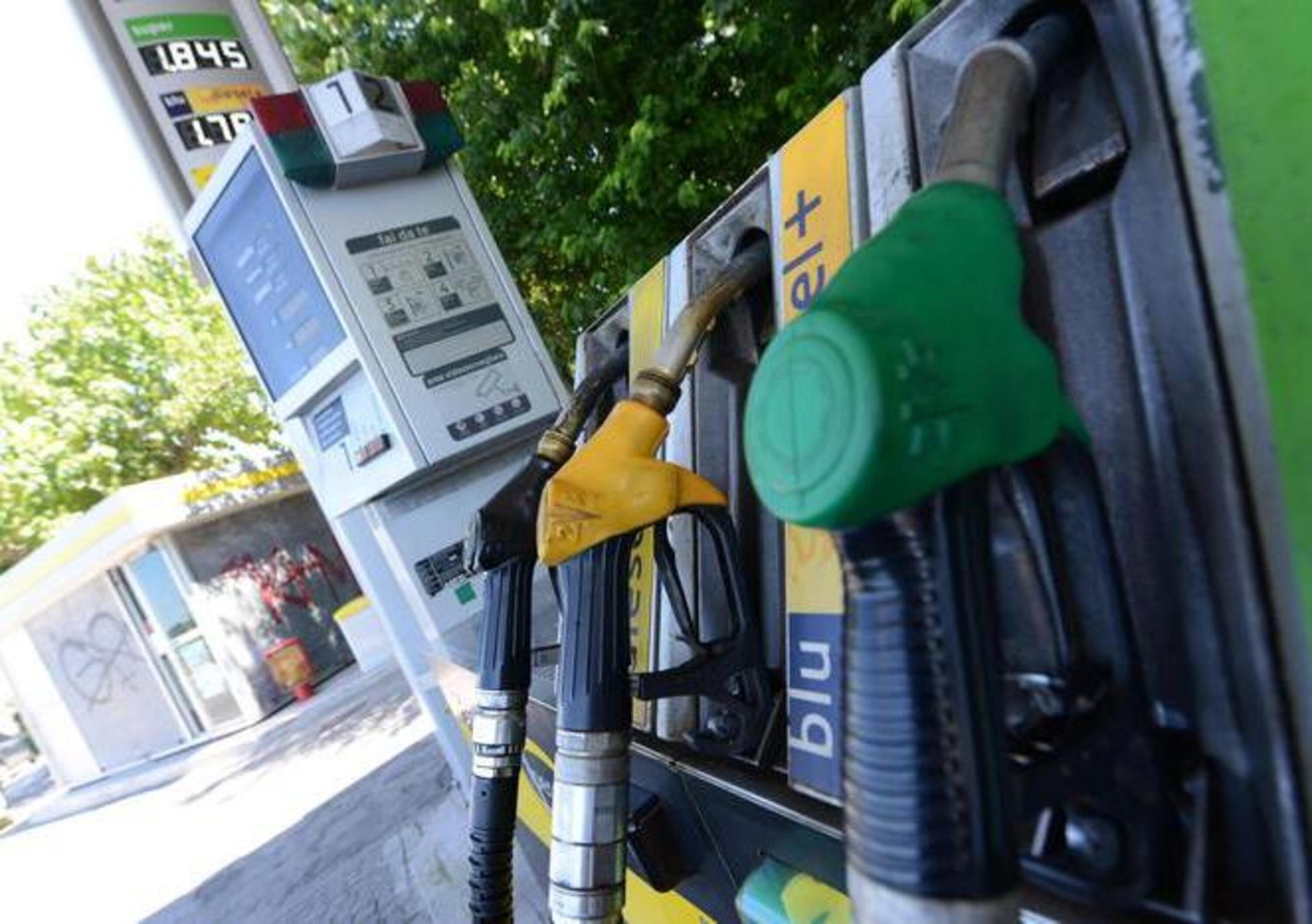 Diesel allo stesso prezzo della benzina per la flat tax? Il Governo smentisce