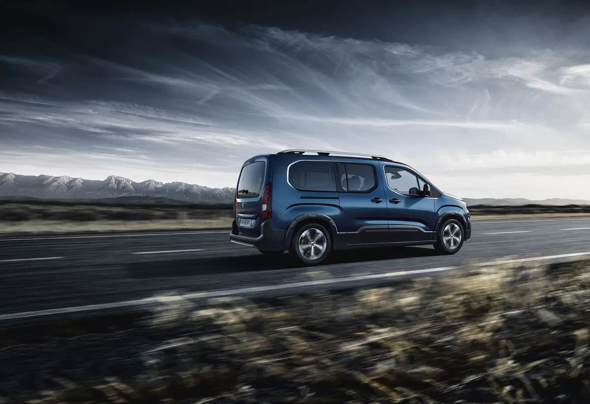 Peugeot Rifter 2018, ecco i prezzi della nuova generazione (2)