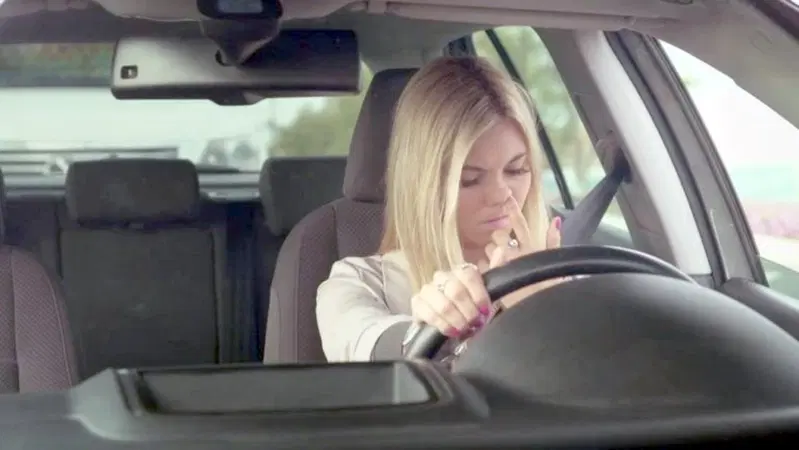 3 tic al volante di cui soffriamo tutti (ma non lo ammettiamo)