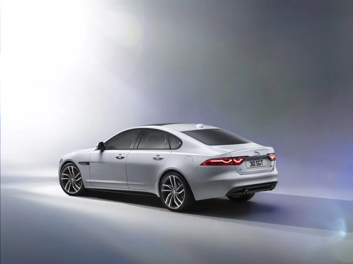 Jaguar XF 2.0 D 180 CV AWD aut. Chequered Flag (30)