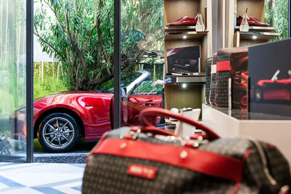 Mazda MX-5 Pollini Heritage: presentata a Milano, in vendita solo online