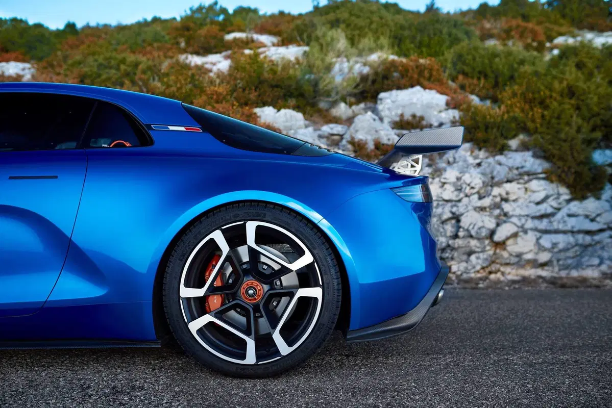 Alpine Vision: il concept anticipa la sportiva francese (18)