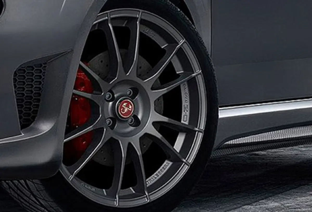 Abarth 695 1.4 t-jet Turismo 180cv auto (32)