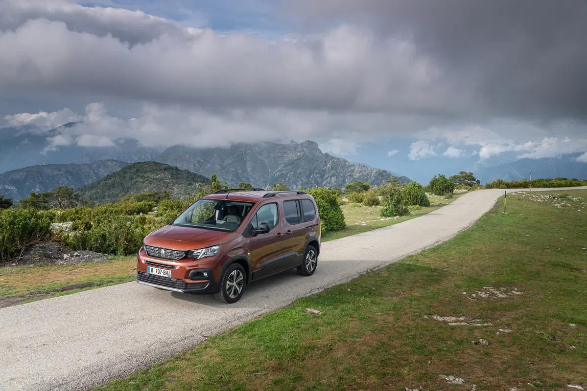 Peugeot Rifter 2018 | tanto spazio e versatilità [Video] (11)