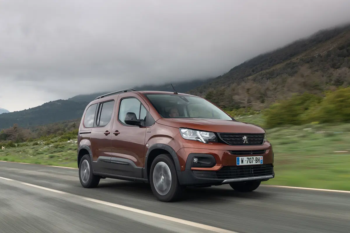 Peugeot Rifter 2018 | tanto spazio e versatilità [Video] (15)