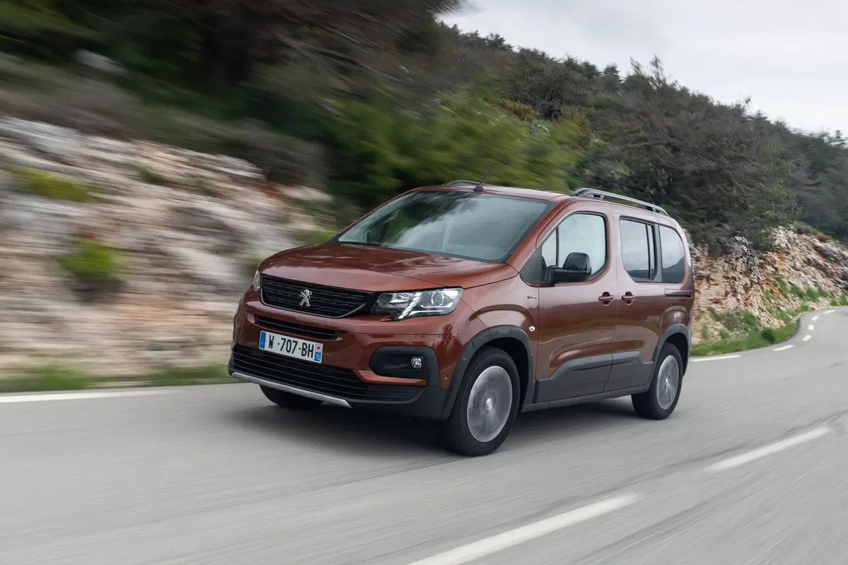 Peugeot Rifter 2018 | tanto spazio e versatilità [Video] (19)