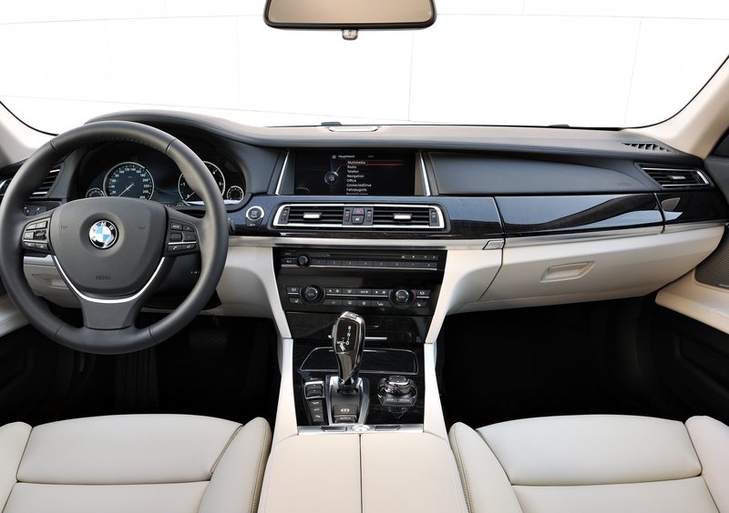 BMW Serie 7 (2015-23) (11)