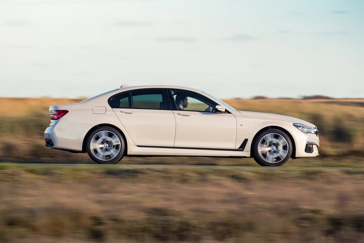 BMW Serie 7 750Li xDrive (9)