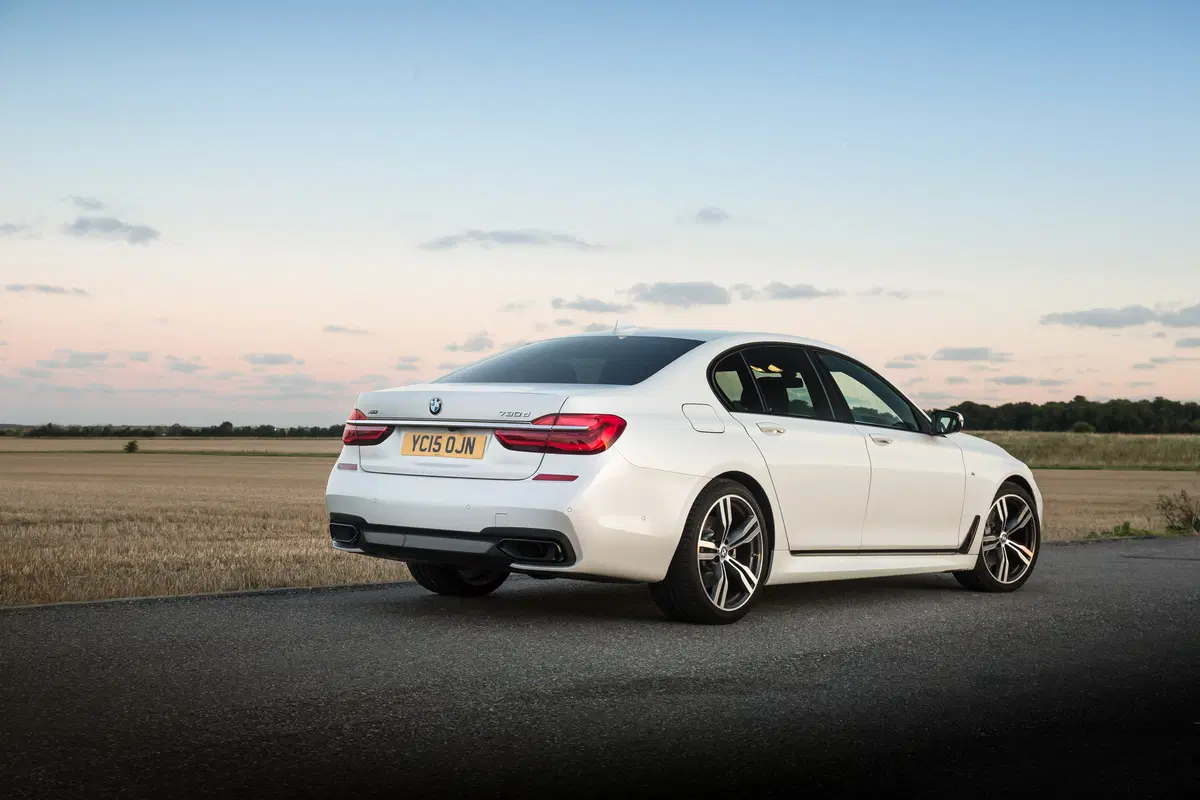 BMW Serie 7 750Li xDrive (10)
