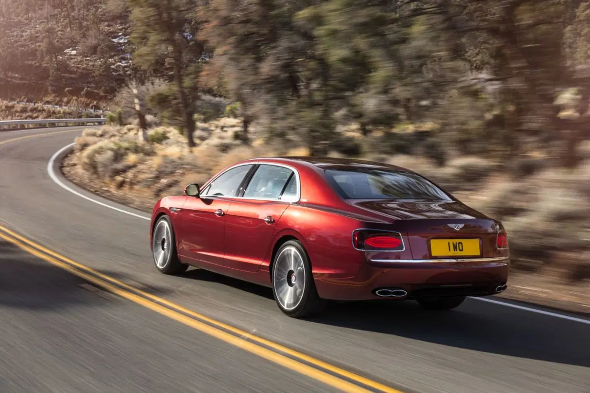 Bentley Flying Spur V8 S, sportivamente british (2)