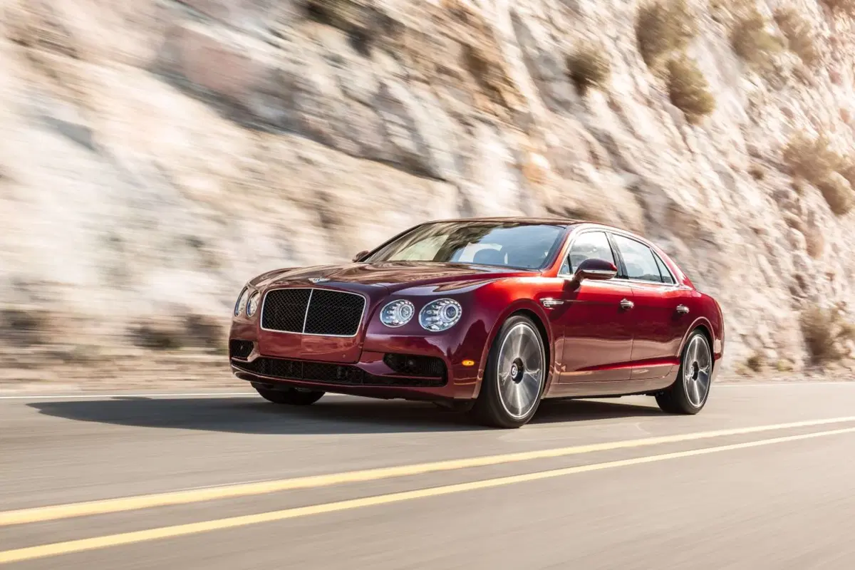 Bentley Flying Spur V8 S, sportivamente british