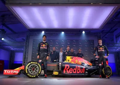 F1 2016, svelata la livrea della Red Bull