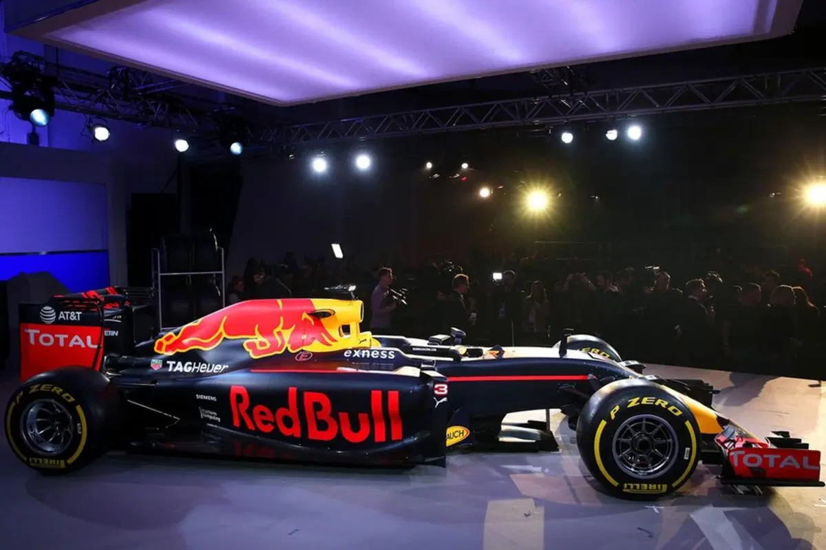 F1 2016, svelata la livrea della Red Bull (2)
