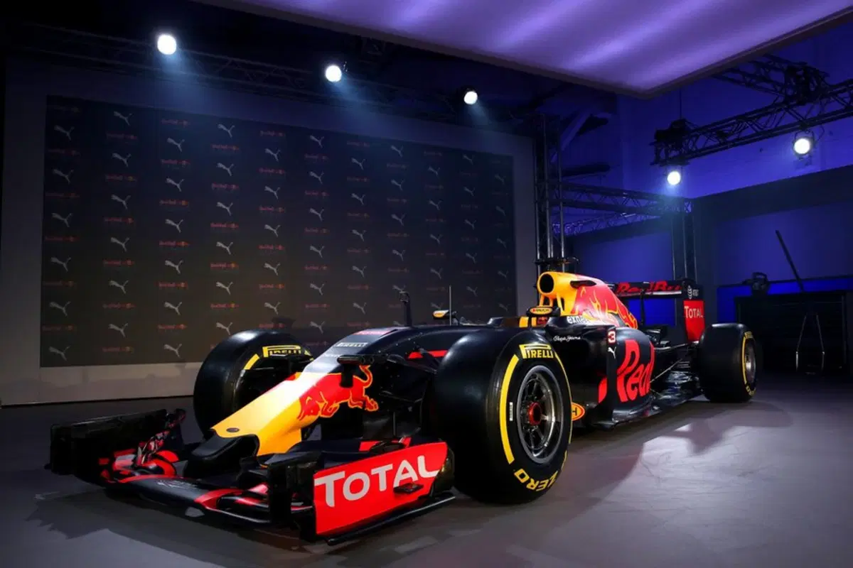 F1 2016, svelata la livrea della Red Bull