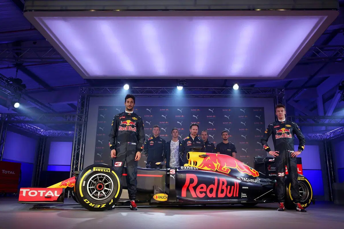 F1 2016, svelata la livrea della Red Bull (4)