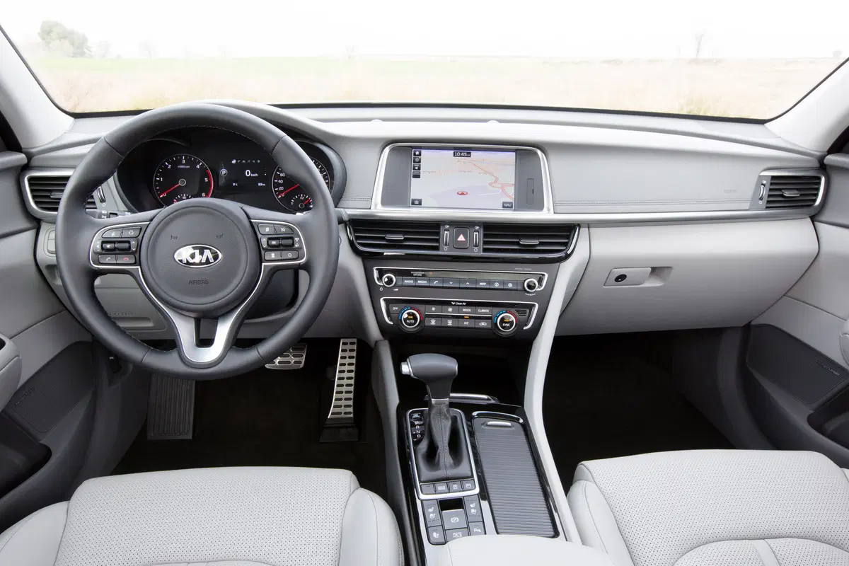 Kia Optima Sportswagon, la super station coreana fa tremare i tedeschi (12)
