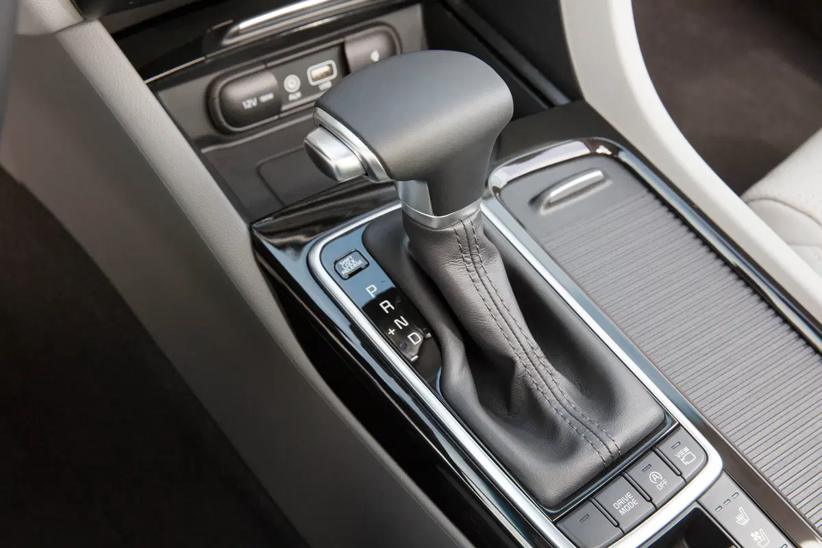 Kia Optima Sportswagon, la super station coreana fa tremare i tedeschi (17)
