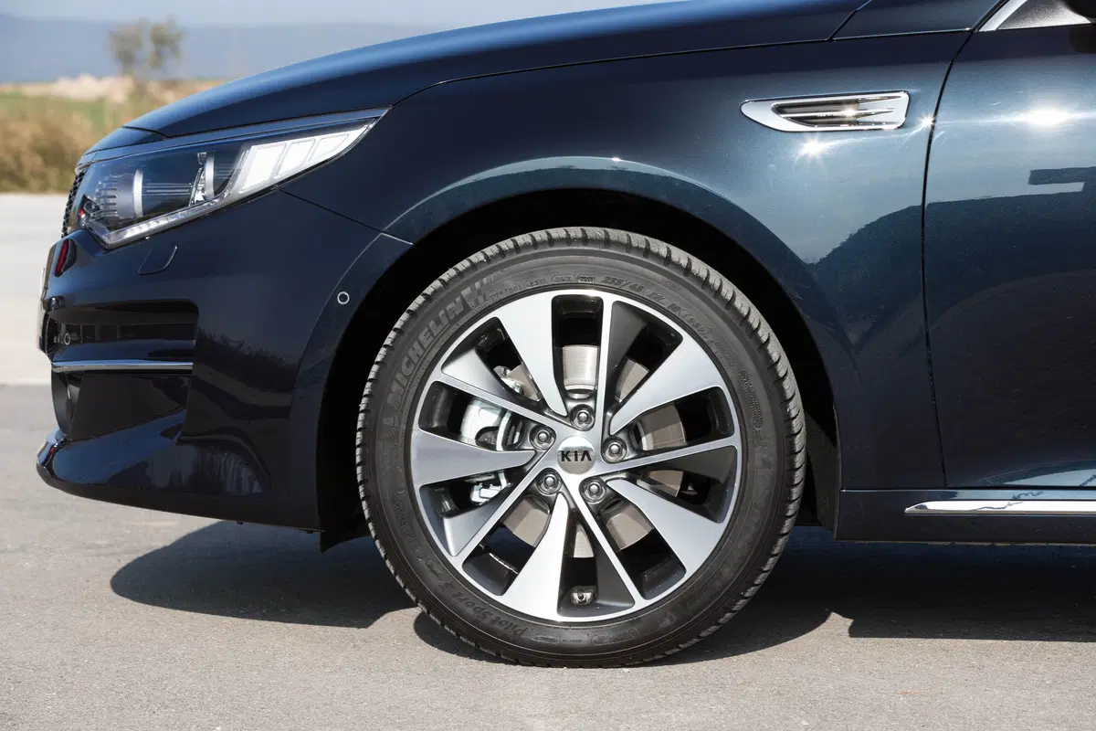Kia Optima Sportswagon, la super station coreana fa tremare i tedeschi (27)