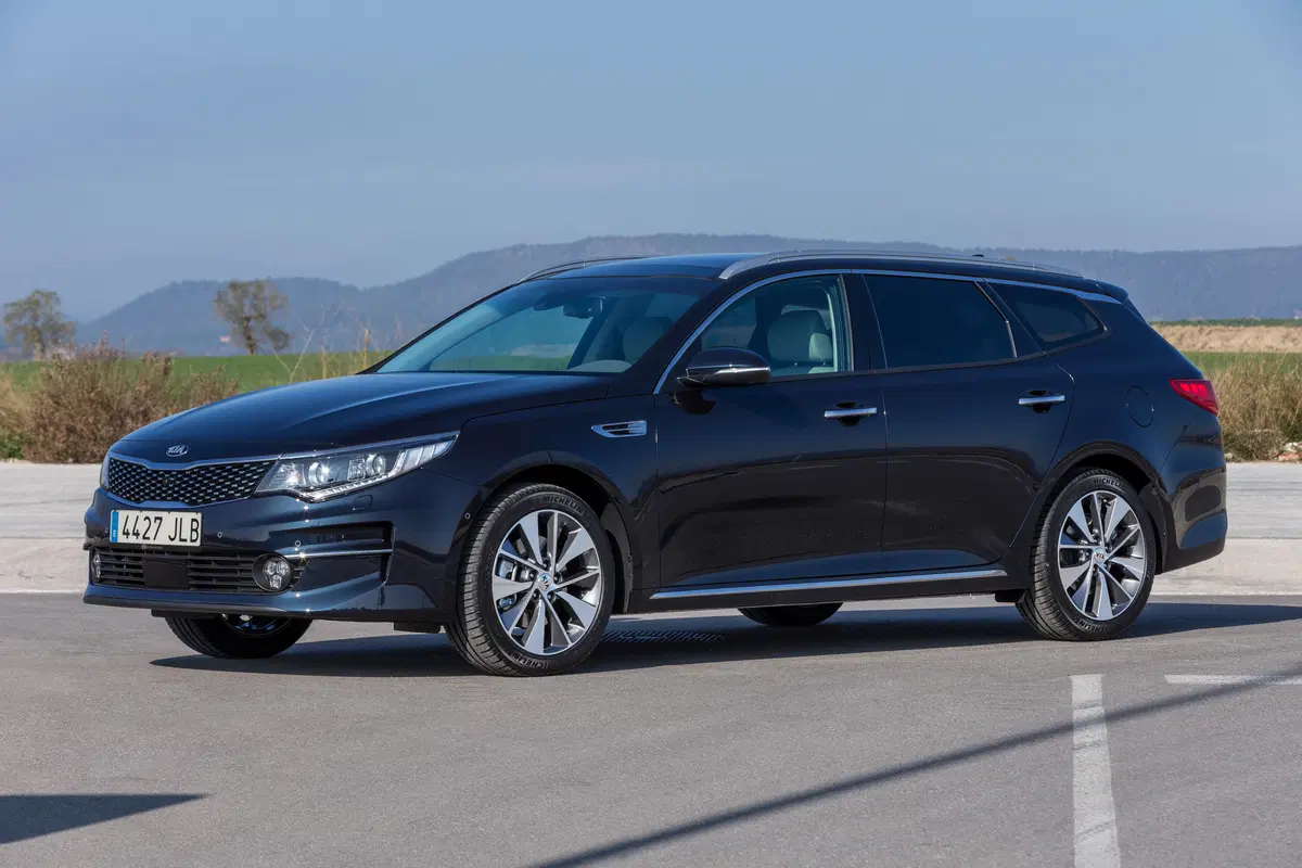 Kia Optima Sportswagon, la super station coreana fa tremare i tedeschi (6)