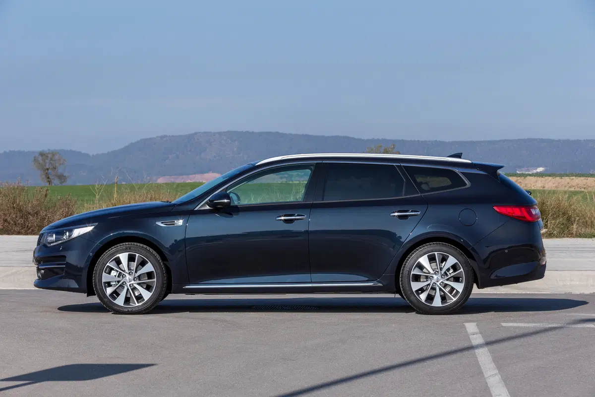 Kia Optima Sportswagon, la super station coreana fa tremare i tedeschi (4)