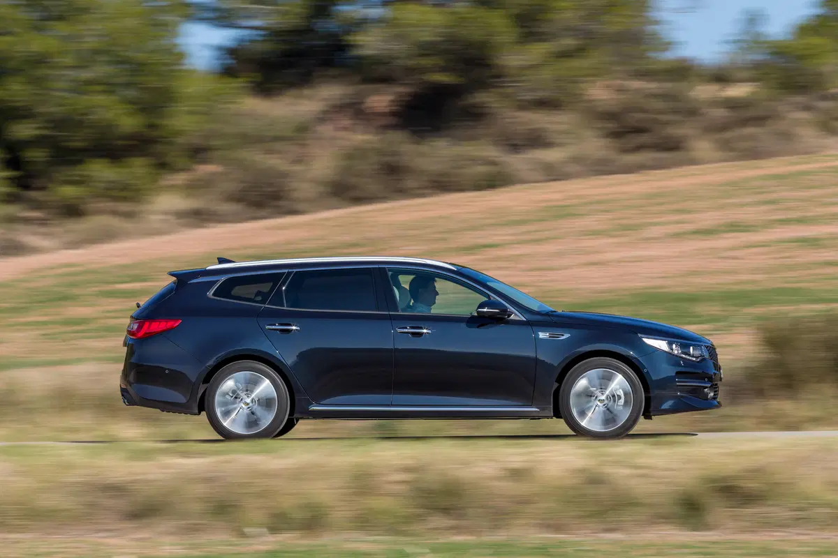 Kia Optima Sportswagon, la super station coreana fa tremare i tedeschi (8)